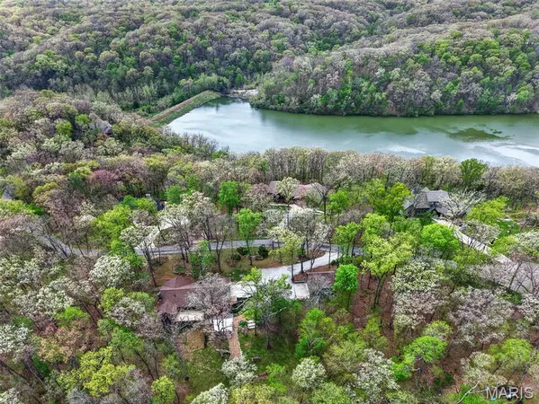 $675,000 | 35 Green View Drive, Defiance, MO 63341