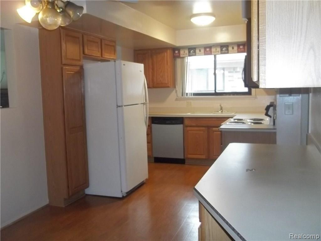 39668 Pinebrook Drive Sterling Heights, MI 48310 - Photo 10 of 28 100_1902.JPG