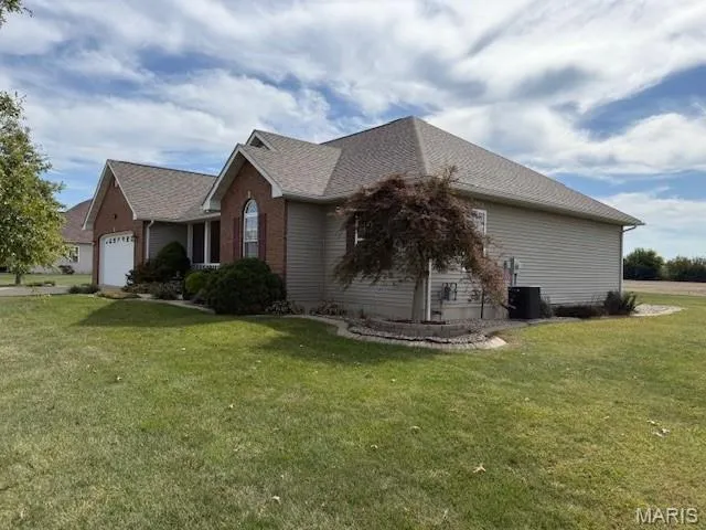 $366,000 | 23987 1350 North, Jerseyville, IL 62052