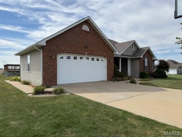 $366,000 | 23987 1350 North, Jerseyville, IL 62052