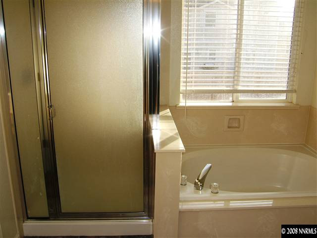 10035 Hampton Park Drive Reno, NV 89521 - Photo 7 of 9 a bathroom with a bathtub