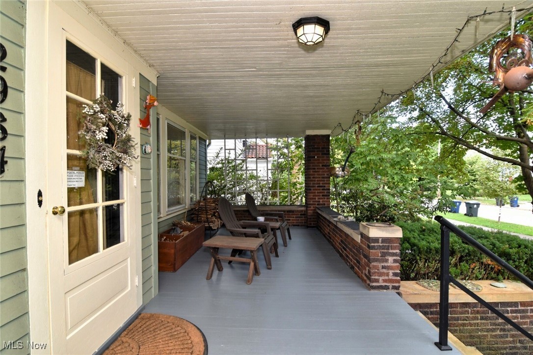 2984 Corydon Road Cleveland, OH 44118 - Photo 2 of 39 Front Porch