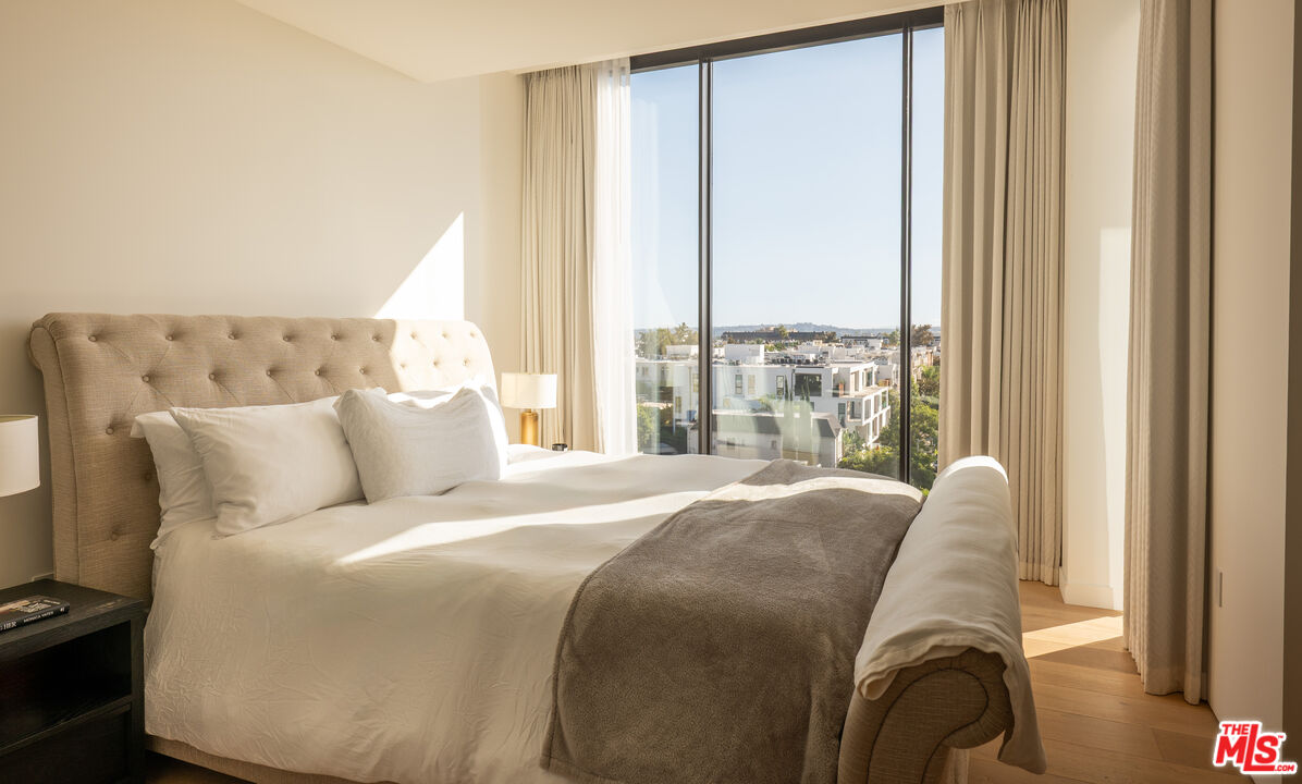 8899 Beverly Boulevard, Unit 6G Los Angeles, CA 90048 - Photo 12 of 25 a bed sitting in a bedroom next to a window