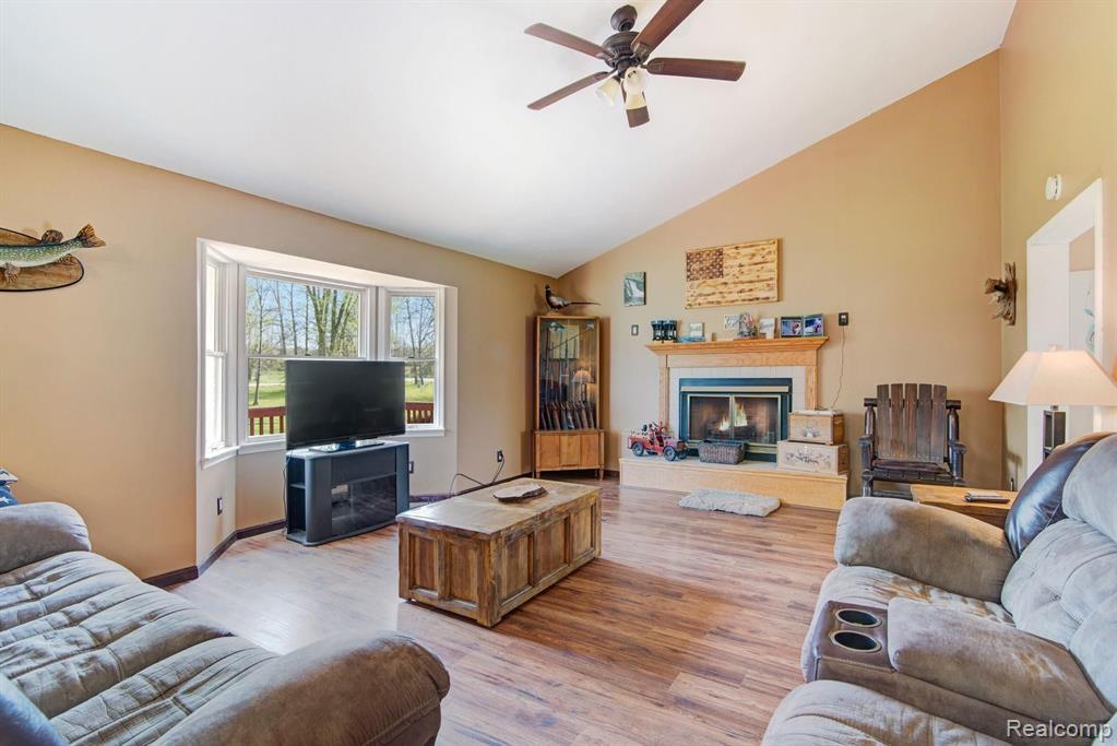 9015 Hogan Road Fenton, MI 48430 - Photo 7 of 37