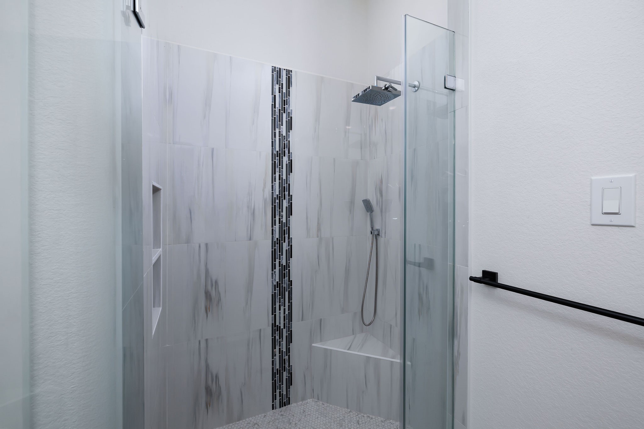 68 Fairway Drive Trinity, TX 75862 - Photo 33 of 48 Large shower with a benchh