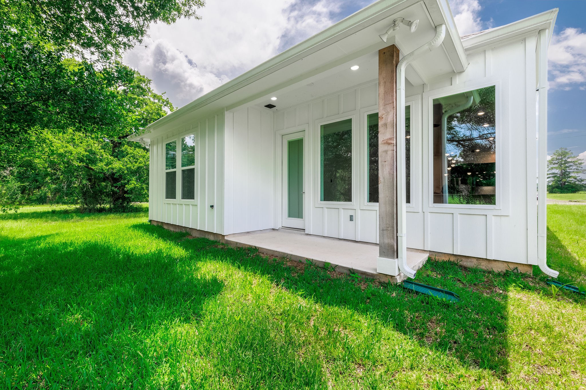 68 Fairway Drive Trinity, TX 75862 - Photo 42 of 48 Back covered porch.