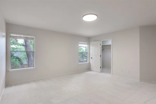 a view of empty room with window