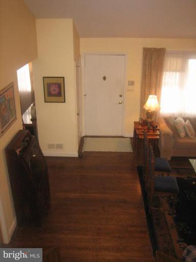 3112 Hatton Road Pikesville, MD 21208 - Photo 5 of 13 Entrance / Foyer