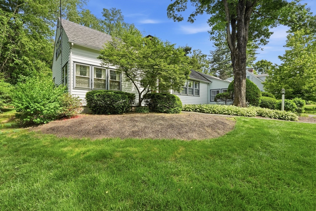 102 Blue Hills Road Amherst, MA 01002 - Photo 2 of 40