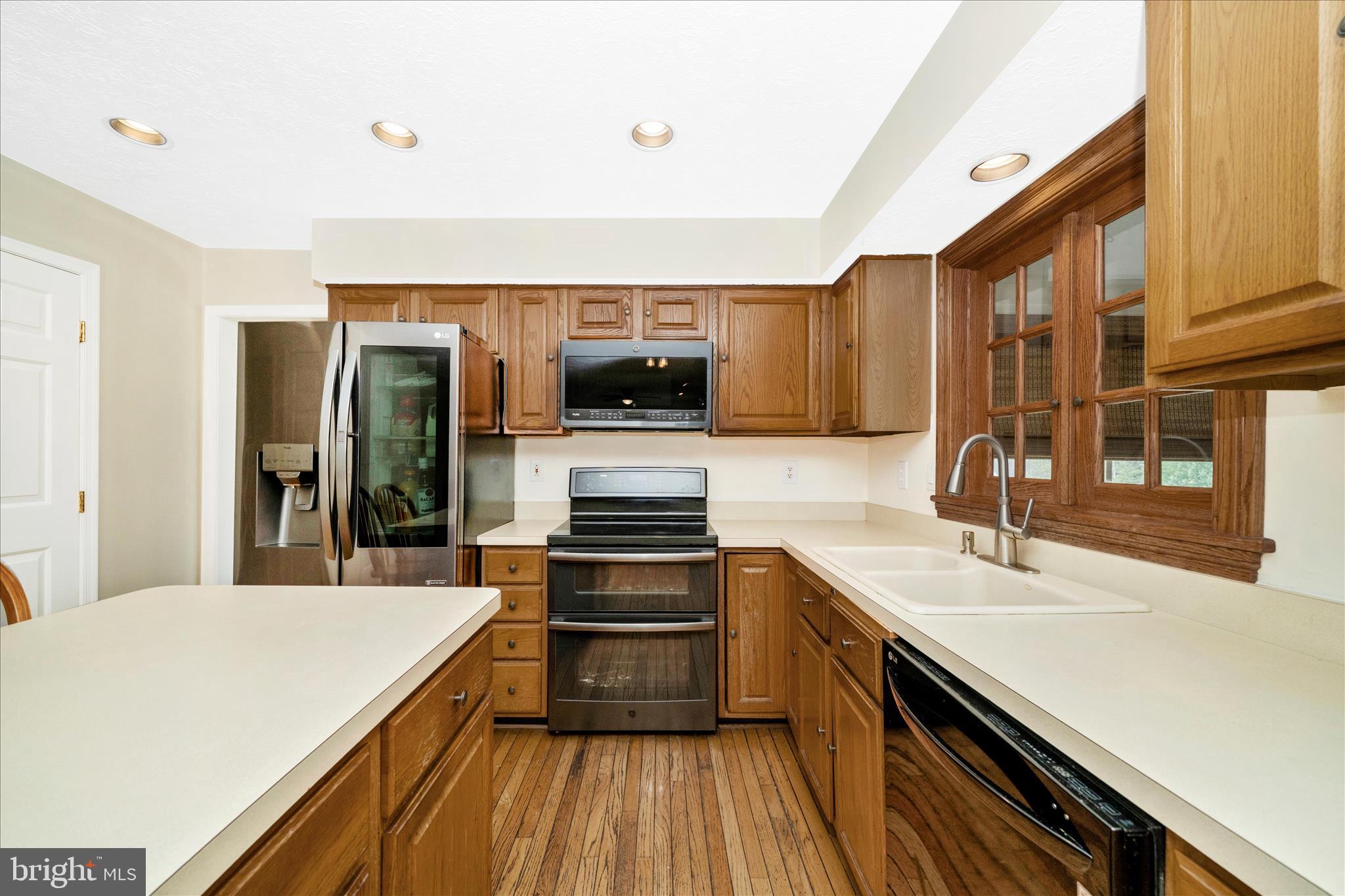 9534 Liberty Road Frederick, MD 21701 - Photo 20 of 70 a kitchen with stainless steel appliances a sink stove and refrigerator