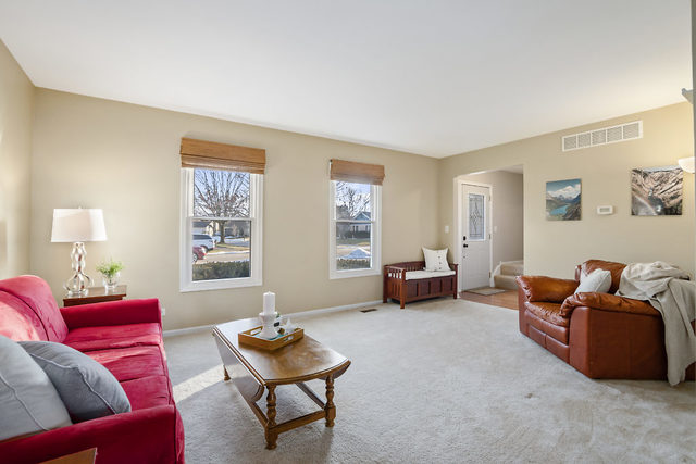475 Nantucket Road Naperville, IL 60565 - Photo 3 of 24
