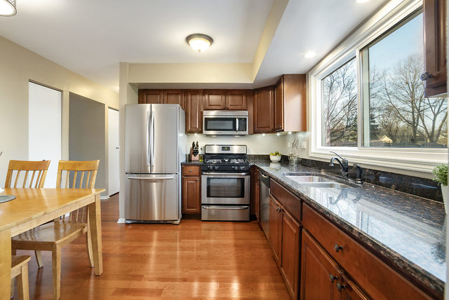 475 Nantucket Road Naperville, IL 60565 - Photo 8 of 24