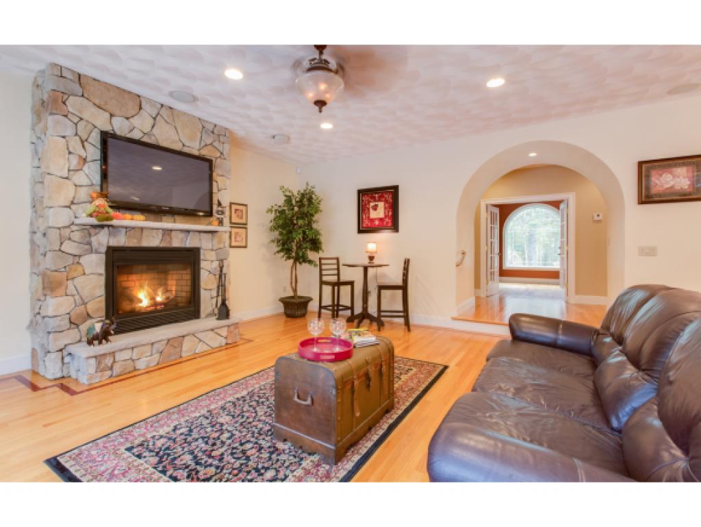 147 Brookdale Road Salem, NH 03079 - Photo 4 of 31