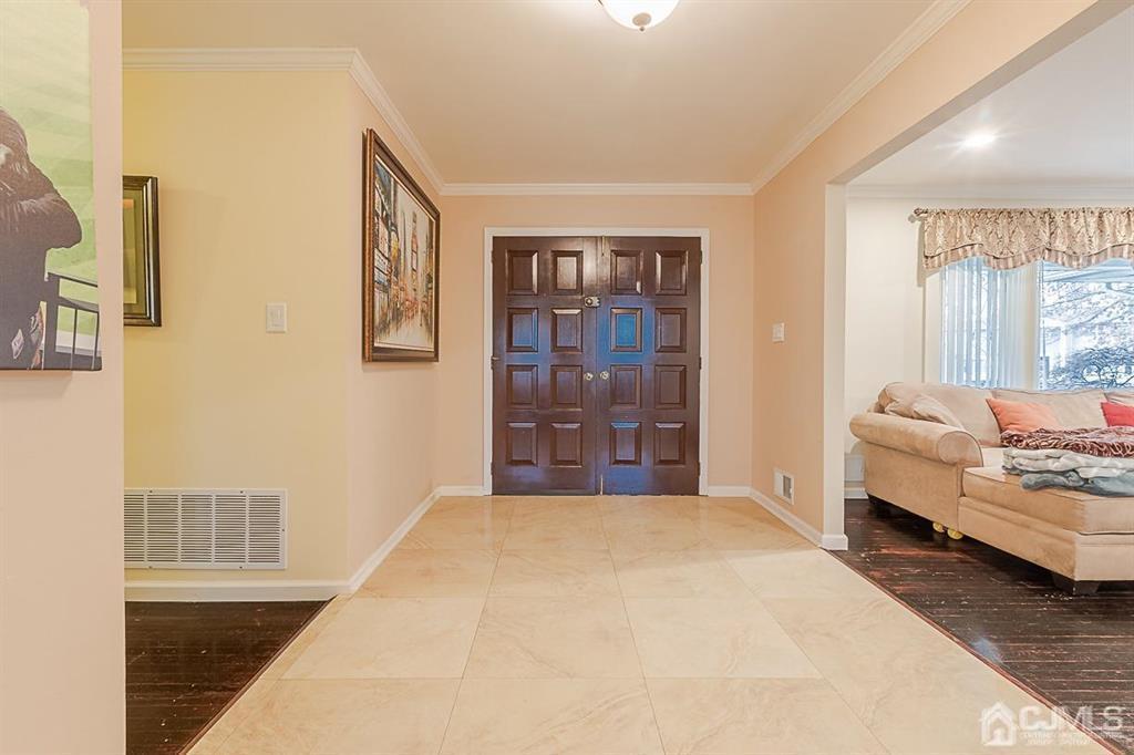 41 Woodmere Road North Brunswick, NJ 08902 - Photo 3 of 33 Gallery Image 3