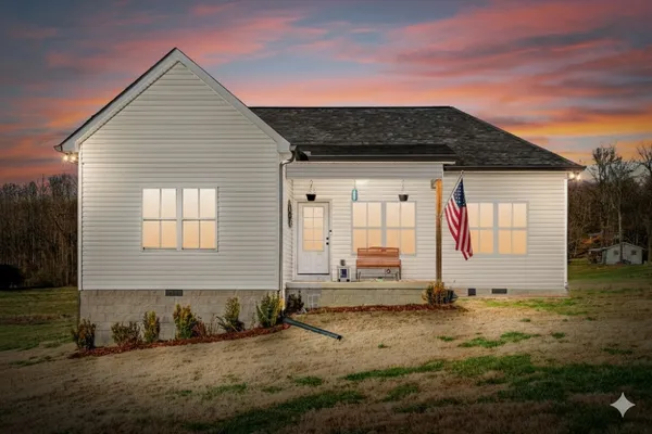 $400,000 | 1211 North Charlotte Street, Dickson, TN 37055