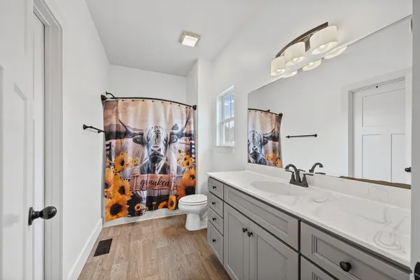 $400,000 | 1211 North Charlotte Street, Dickson, TN 37055