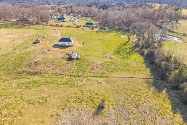 $400,000 | 1211 North Charlotte Street, Dickson, TN 37055