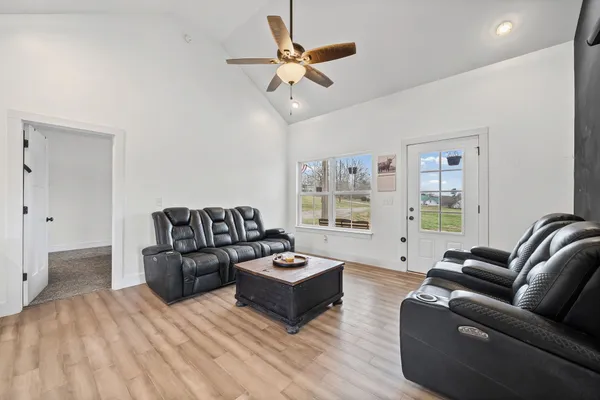 $400,000 | 1211 North Charlotte Street, Dickson, TN 37055