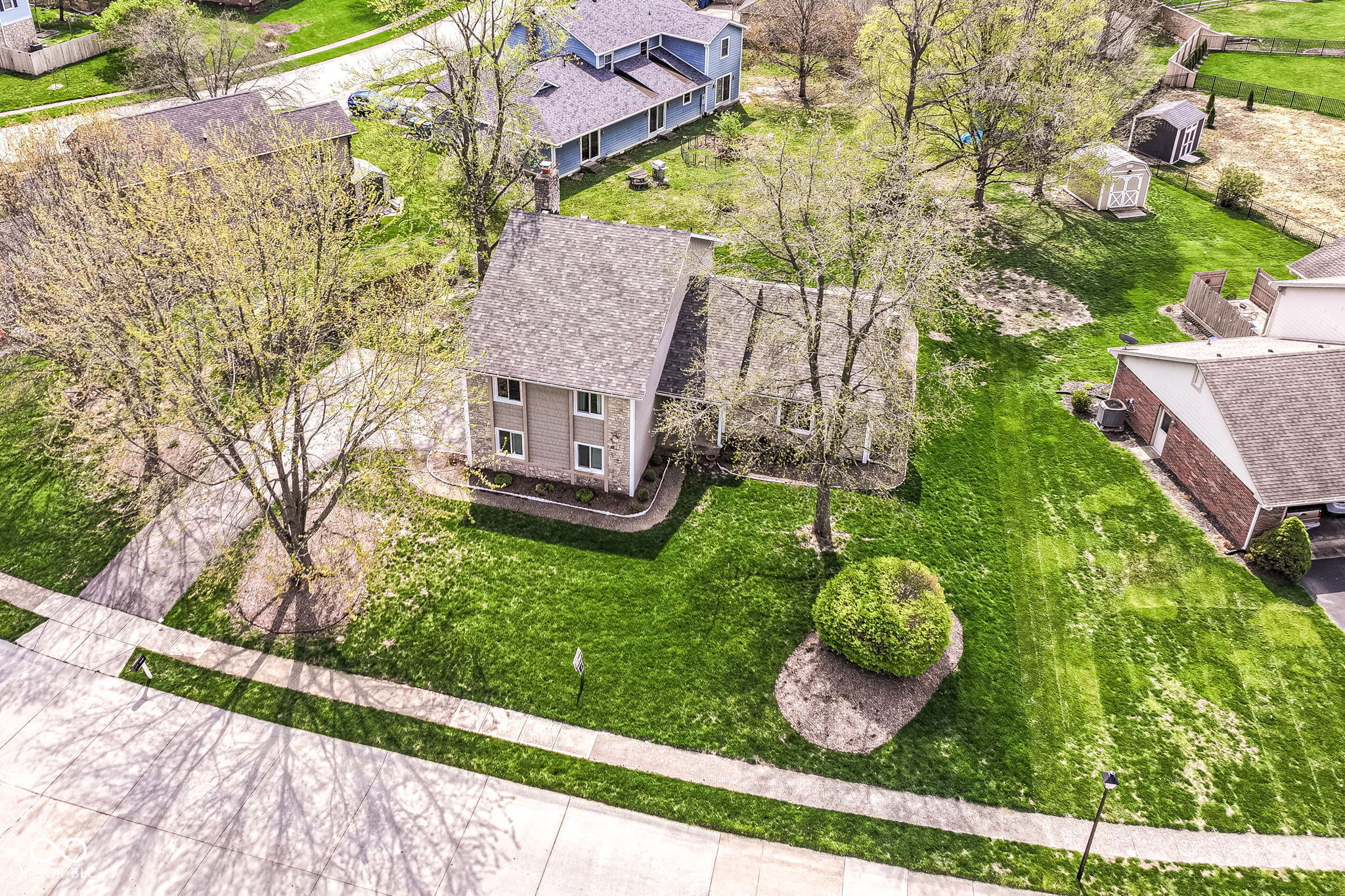 13035 Wembly Road Carmel, IN 46033 - Photo 3 of 63