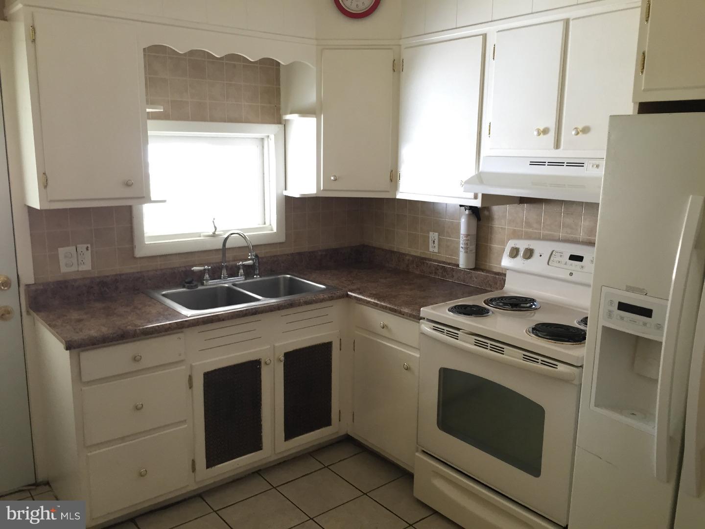 1133 Robeson Street Reading, PA 19604 - Photo 4 of 14