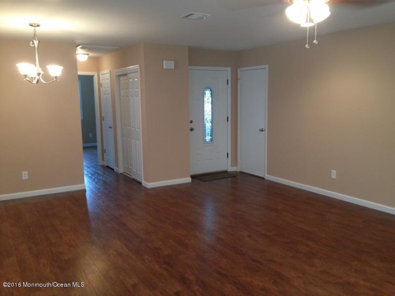 121 Georgetown Road Toms River, NJ 08757 - Photo 11 of 21 Living room to Hallway