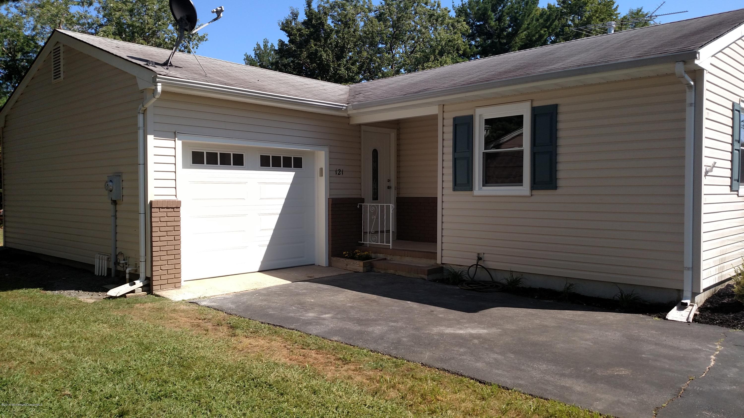 121 Georgetown Road Toms River, NJ 08757 - Photo 2 of 21 Side of house 1