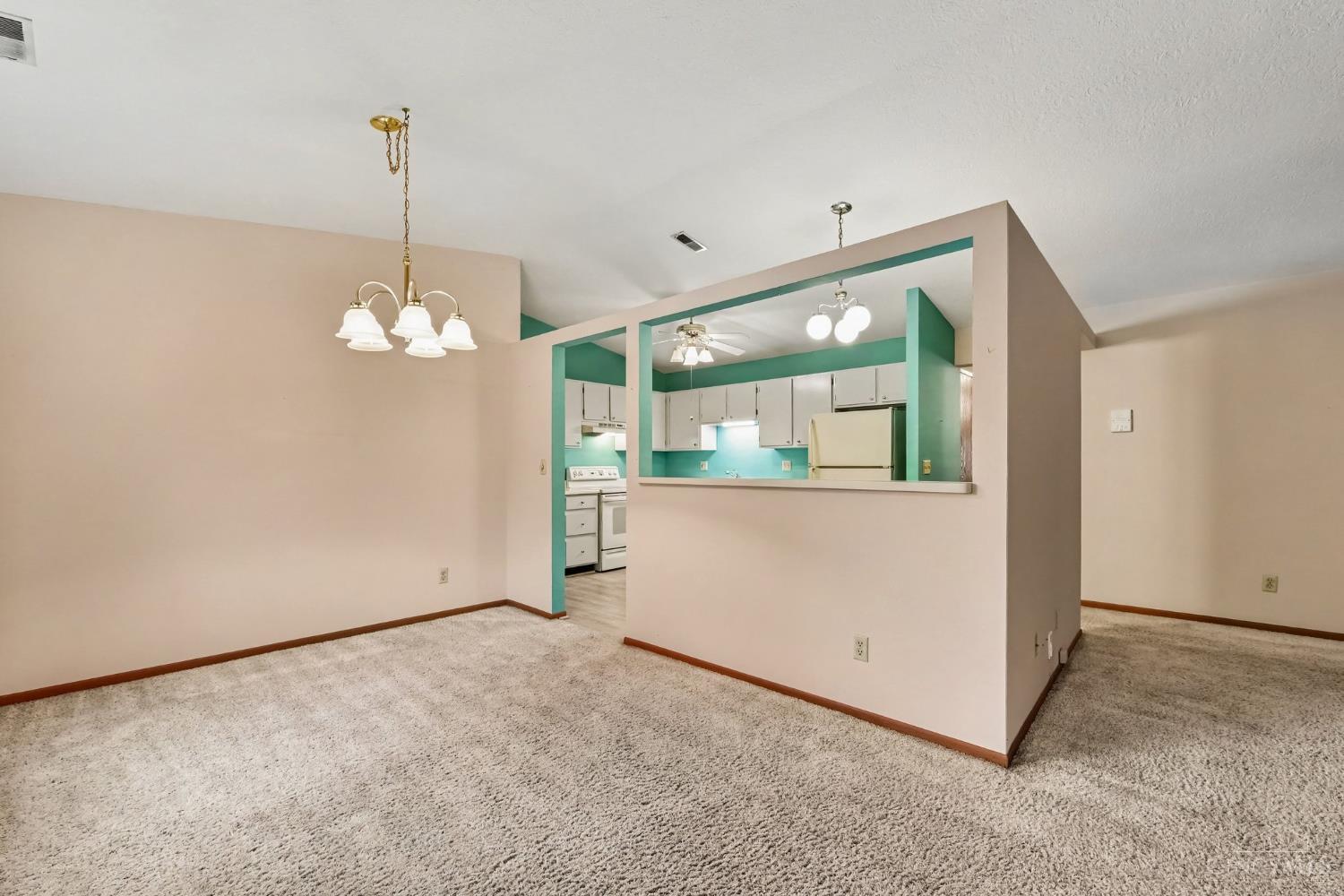 5354 Werk Road, Unit 8 Cincinnati, OH 45248 - Photo 7 of 27 Gallery Image 7