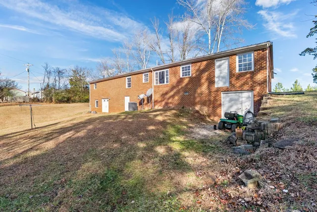 a view of a pathway with a yard