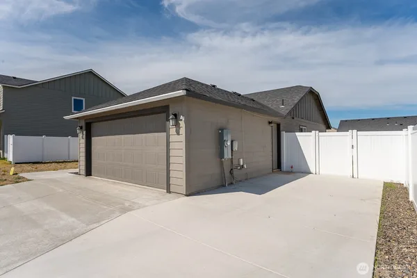$324,000 | 4256 West Wood Court, Moses Lake, WA 98837