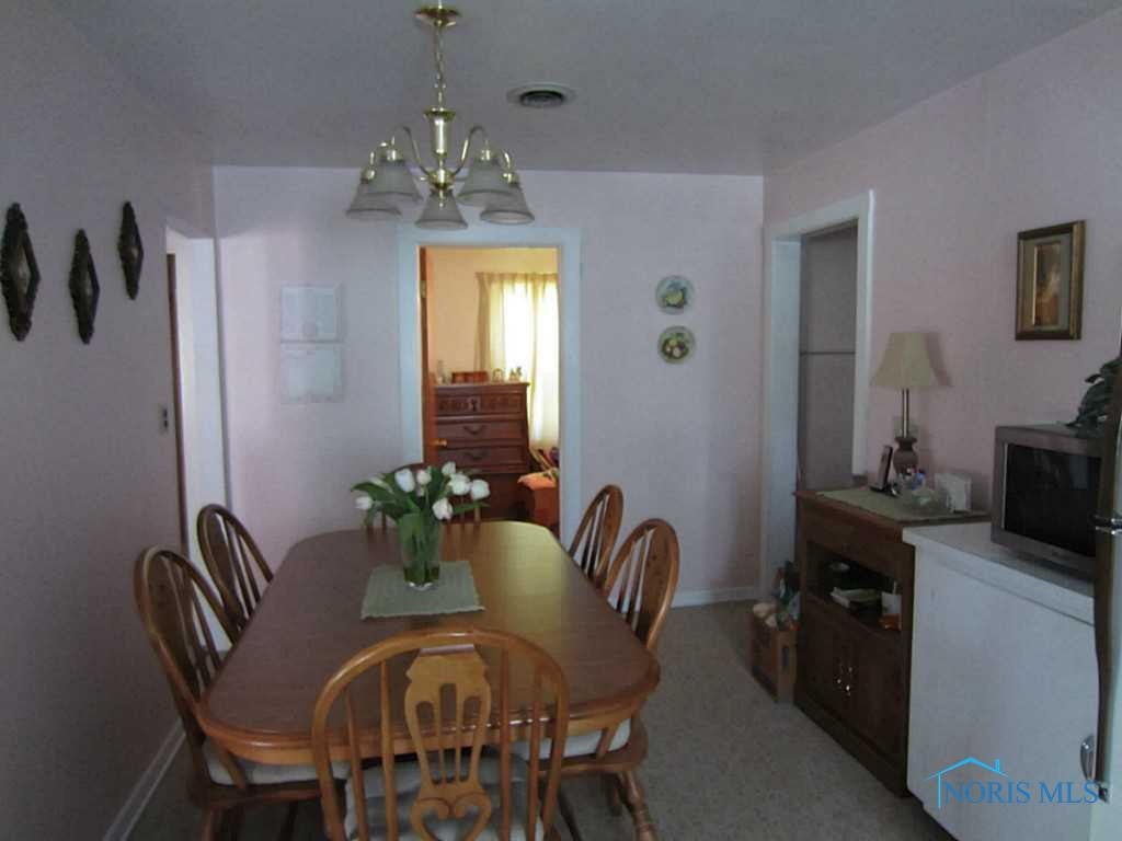 4049 Weckerly Road Monclova, OH 43542 - Photo 5 of 11 Kitchen.