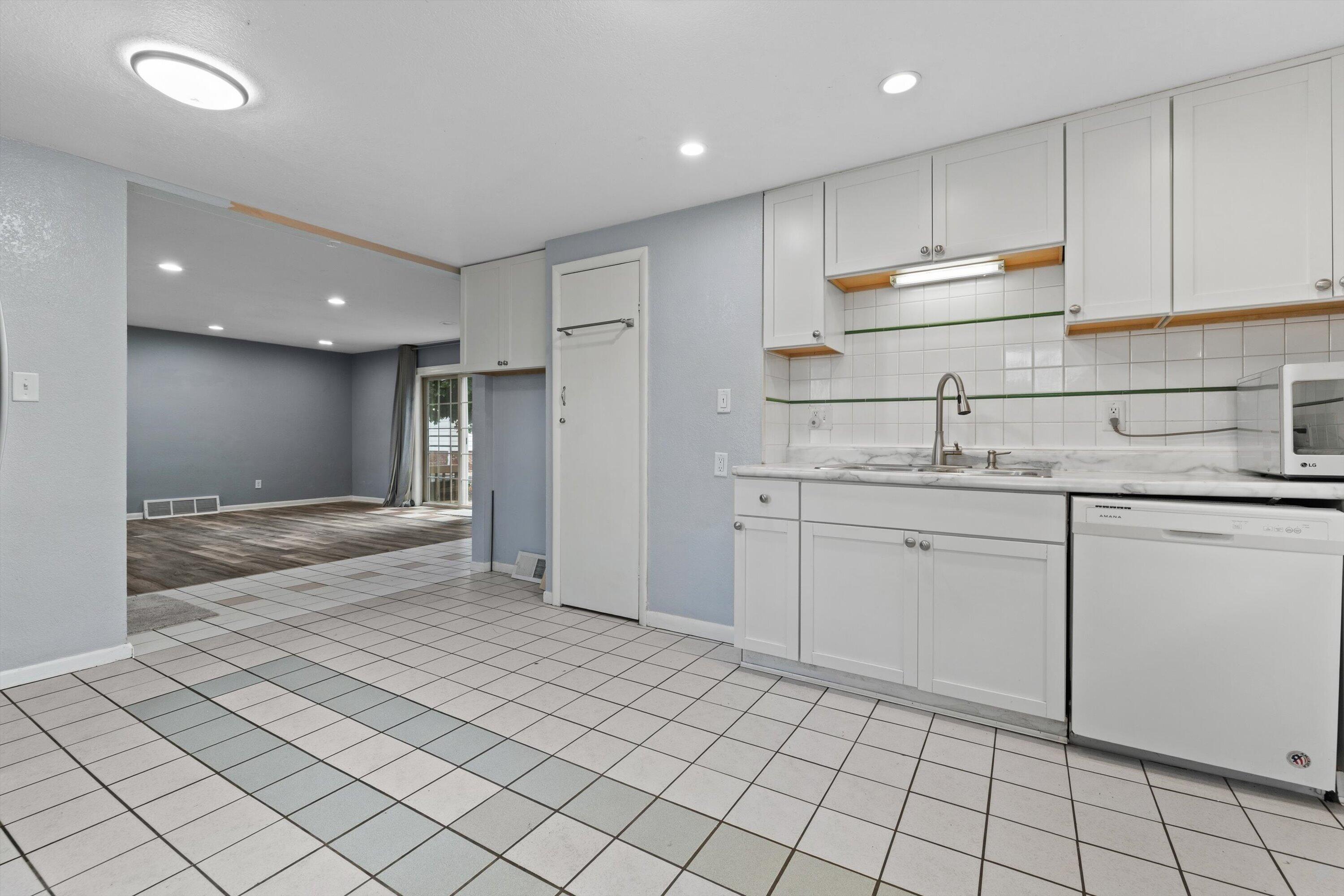 6411 Sheridan Road Kenosha, WI 53143 - Photo 11 of 26 kitchen