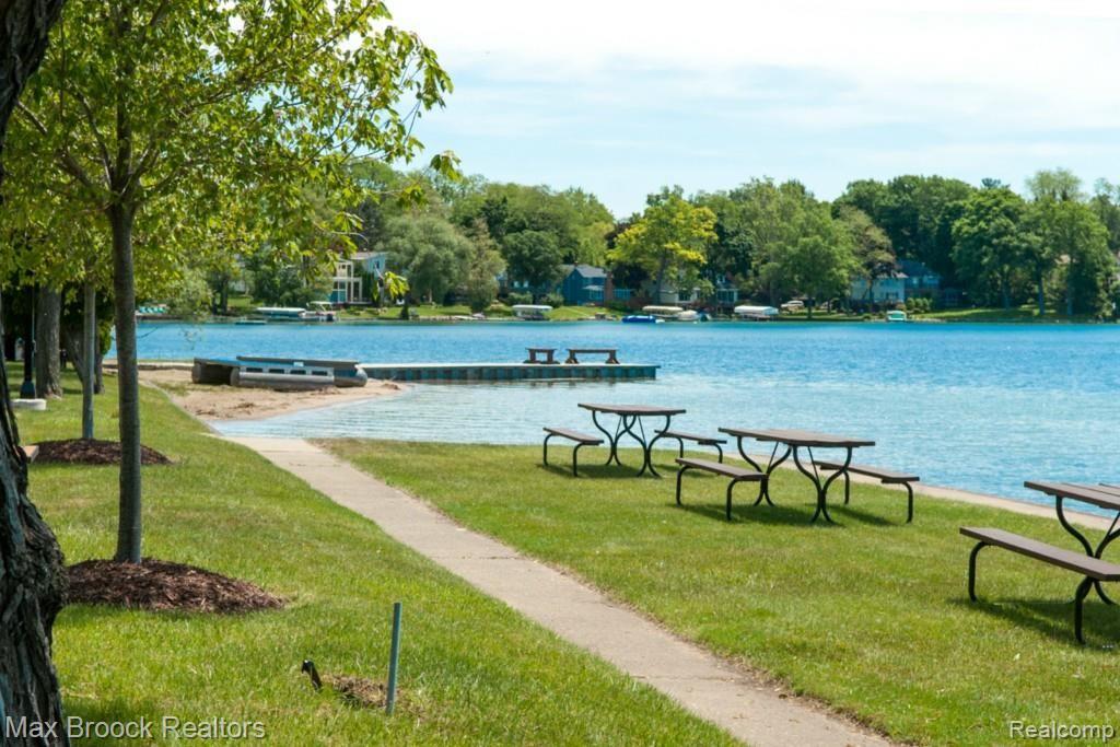 2531 Pine Ridge Road West Bloomfield, MI 48324 - Photo 33 of 33 146DSC_7906.jpg