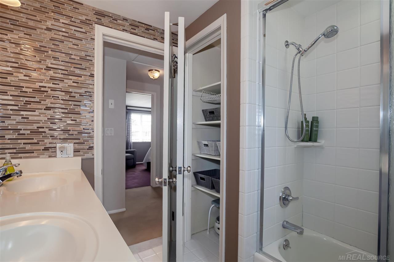 692 Canterbury Road Grosse Pointe Woods, MI 48236 - Photo 44 of 65