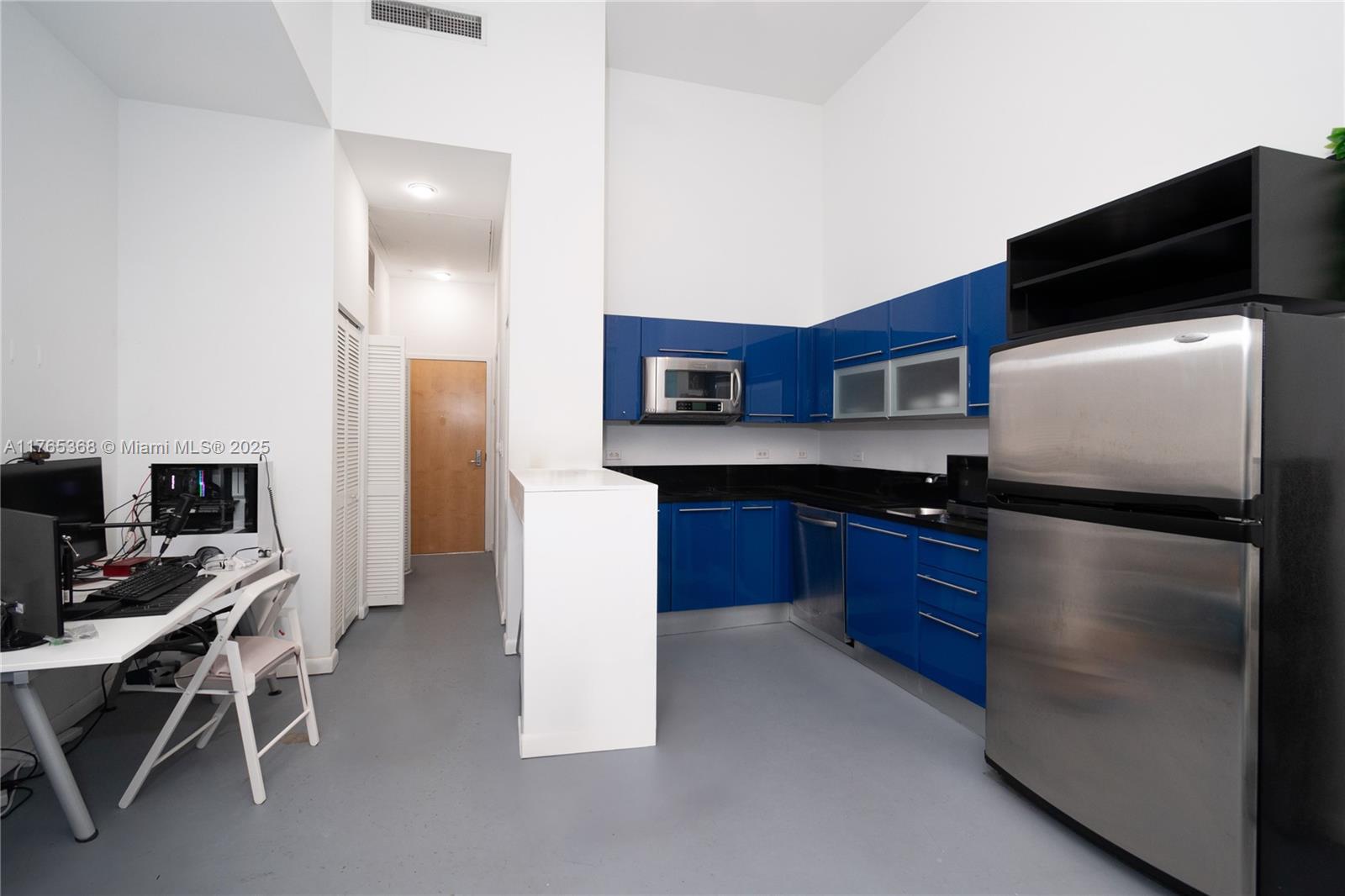 Miami Central Business District Miami, FL 33132 - Photo 6 of 23 a kitchen with stainless steel appliances a refrigerator and a stove top oven