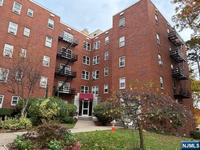 $2,000 | 2340 Linwood Avenue, Unit 2C, Fort Lee, NJ 07024
