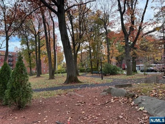 $2,000 | 2340 Linwood Avenue, Unit 2C, Fort Lee, NJ 07024