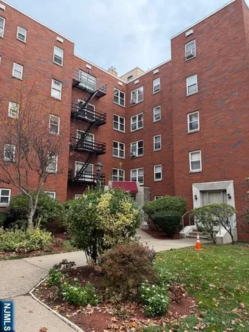 $2,000 | 2340 Linwood Avenue, Unit 2C, Fort Lee, NJ 07024