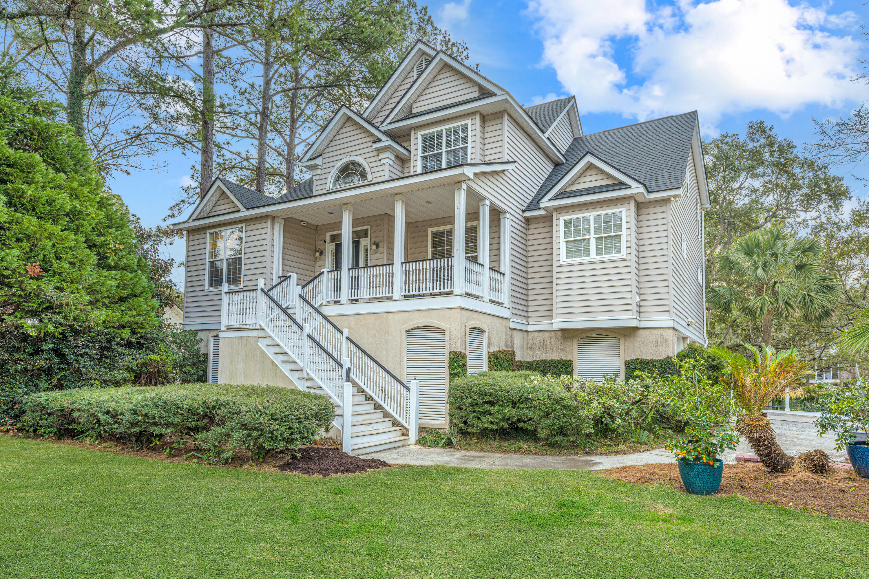 509 Chimney Bluff Drive Mount Pleasant, SC 29464 - Photo 1 of 63 509ChimneyBluffDr002