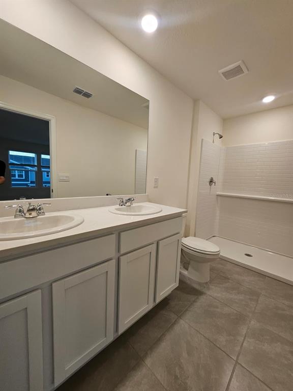 6577 Southwest 81st Loop Ocala, FL 34476 - Photo 15 of 25 a spacious bathroom with a double vanity sink and mirror