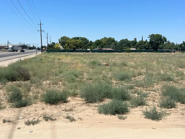 $950,000 | 4865 East Jensen Avenue, Fresno, CA 93725