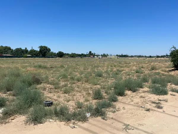 $950,000 | 4865 East Jensen Avenue, Fresno, CA 93725