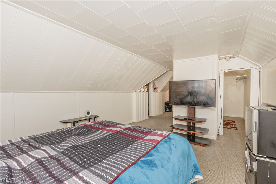 5659 Shawnee Road Lyndhurst, OH 44124 - Photo 20 of 33 2nd floor - primary bedroom