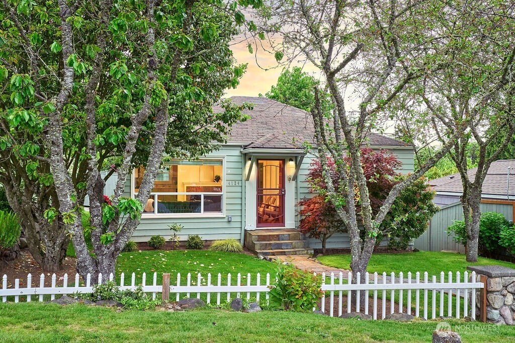 4124 Southwest 104th Street Seattle, WA 98146 - Photo 1 of 26 Gallery Image 1