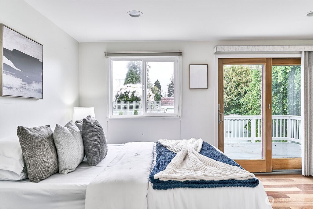 4124 Southwest 104th Street Seattle, WA 98146 - Photo 12 of 26 Gallery Image 12