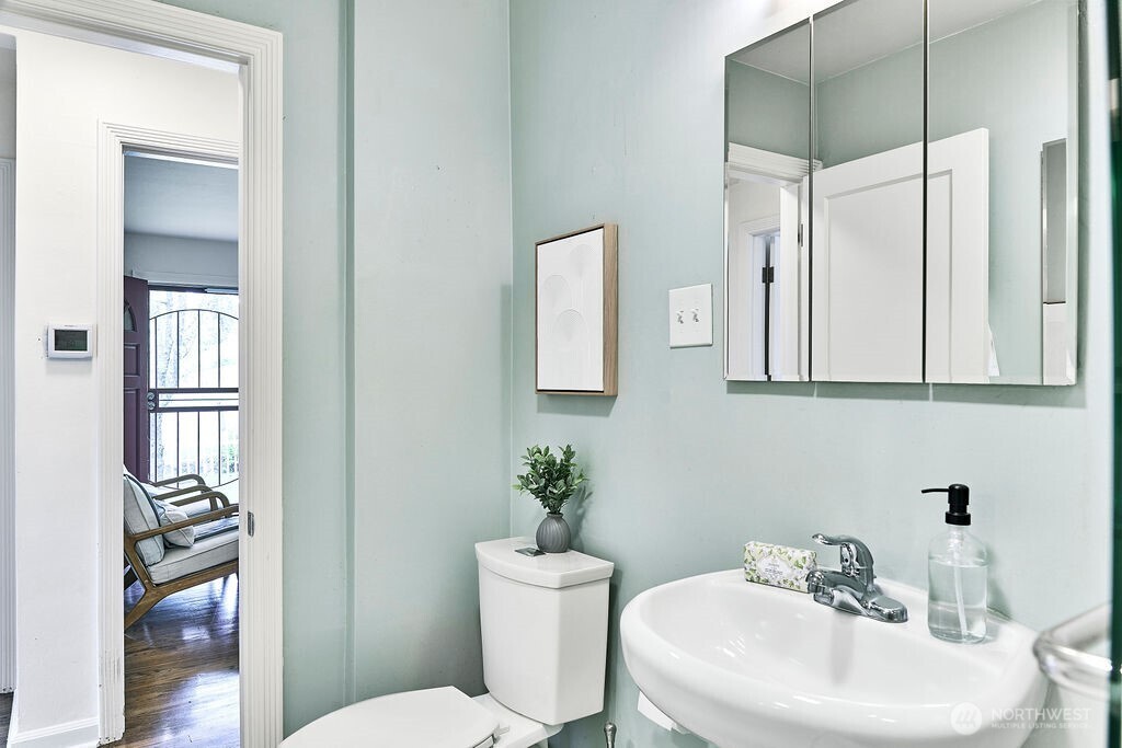 4124 Southwest 104th Street Seattle, WA 98146 - Photo 18 of 26 Gallery Image 18