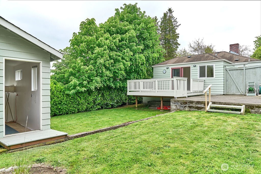 4124 Southwest 104th Street Seattle, WA 98146 - Photo 22 of 26 Gallery Image 22