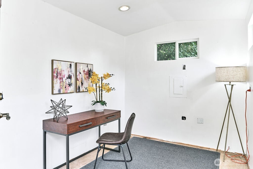 4124 Southwest 104th Street Seattle, WA 98146 - Photo 25 of 26 Gallery Image 25