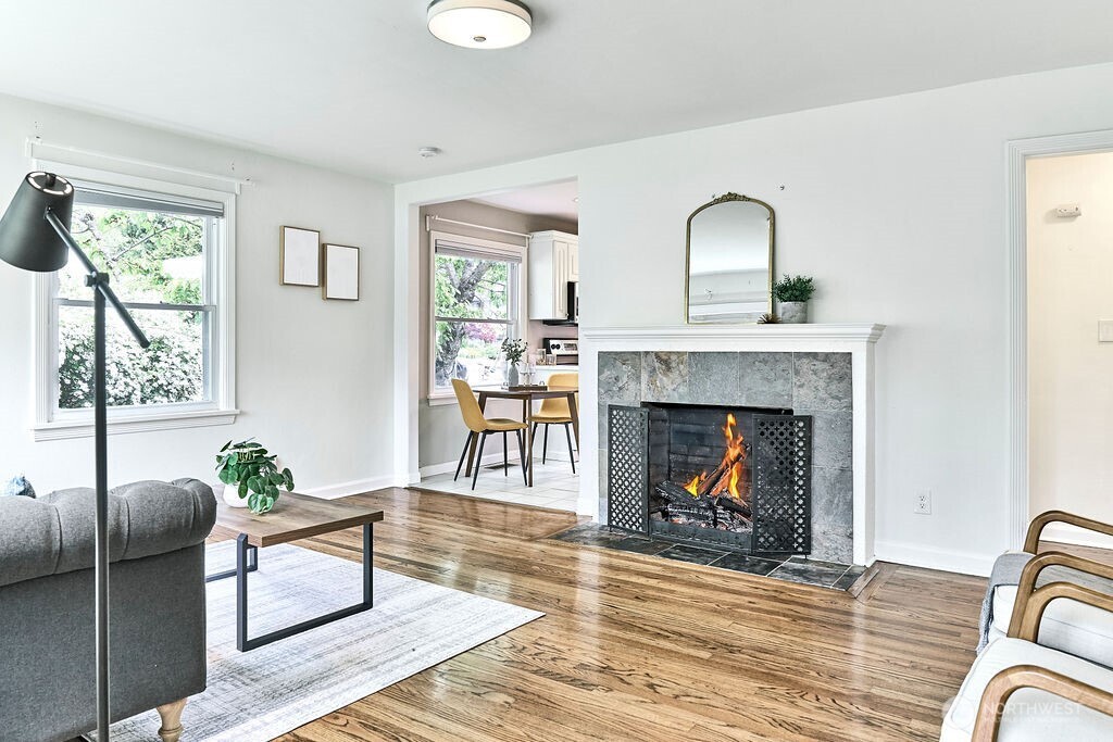 4124 Southwest 104th Street Seattle, WA 98146 - Photo 3 of 26 Gallery Image 3
