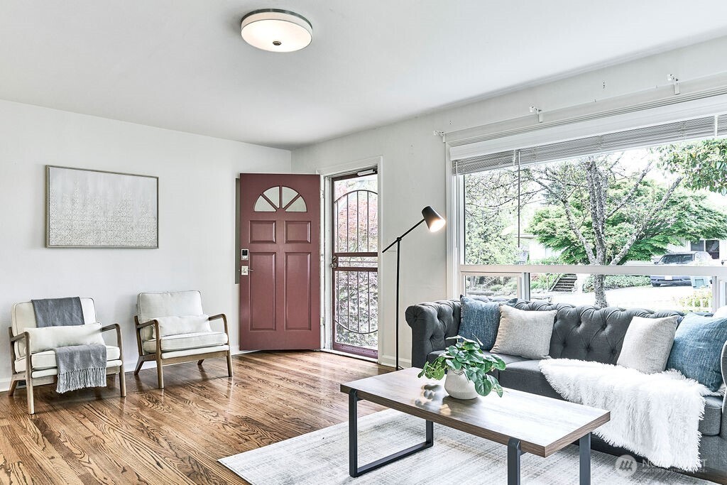 4124 Southwest 104th Street Seattle, WA 98146 - Photo 4 of 26 Gallery Image 4