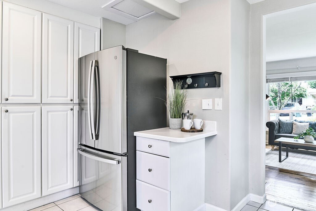 4124 Southwest 104th Street Seattle, WA 98146 - Photo 8 of 26 Gallery Image 8